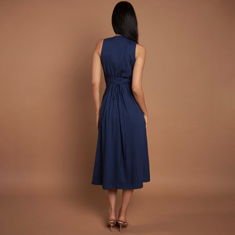 Elegant Fit Sleeveless Button-Front Linen Midi Dress